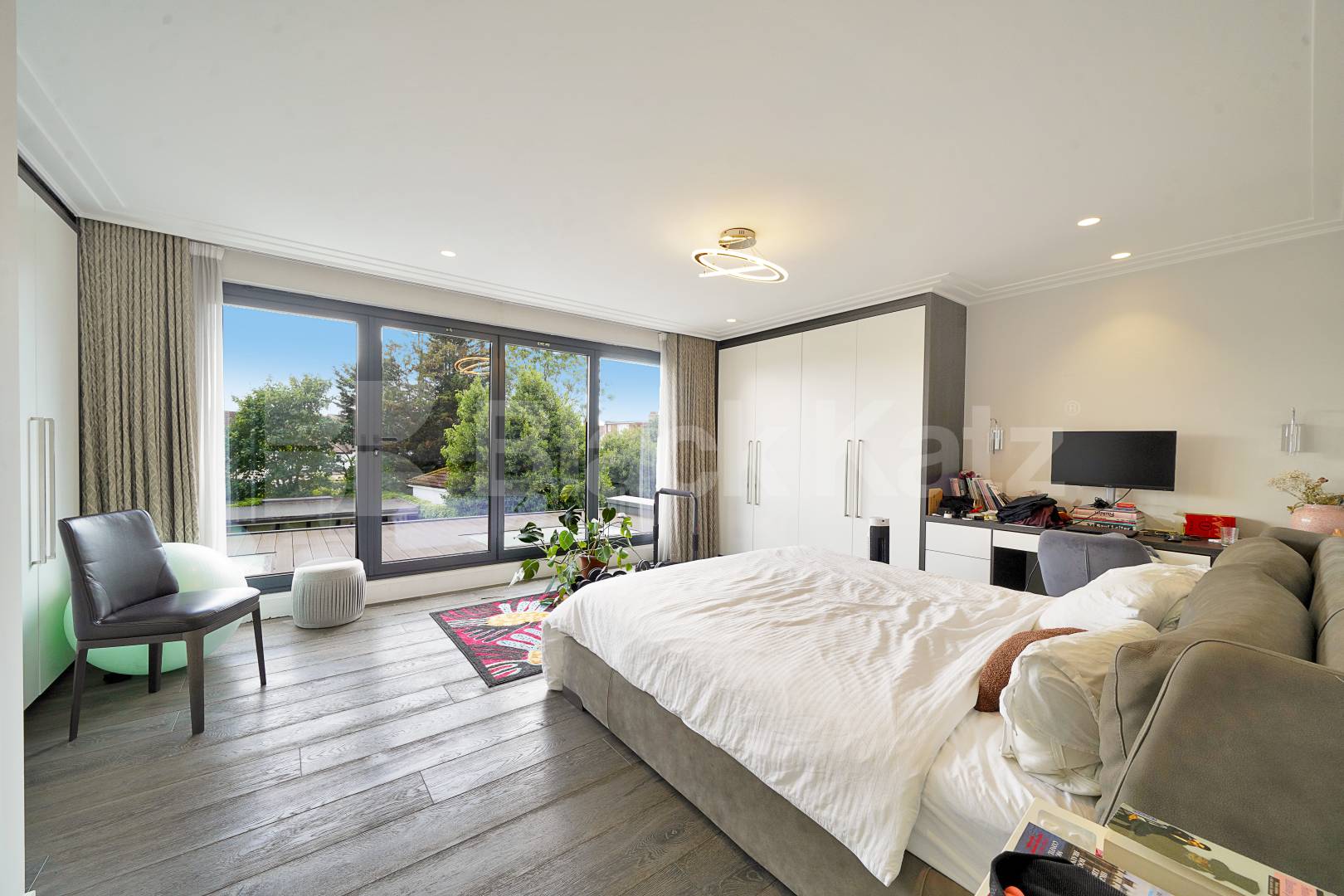 Luxury Family Home Elliot Road, Hendon